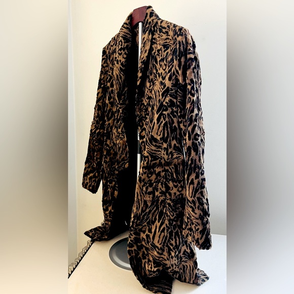 Faux-fur Cheetah print coat - Picture 8 of 12